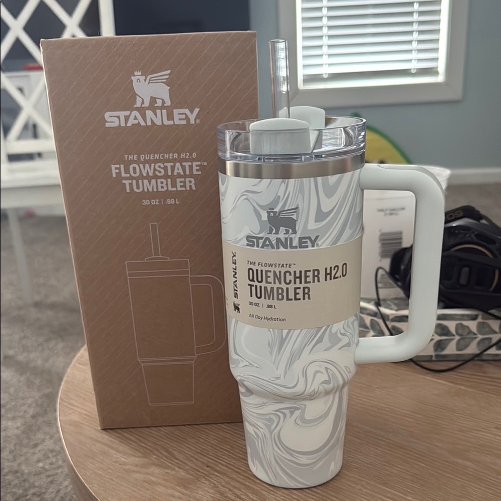 Stanley Marble Swirl White & Gray FlowState Tumbler with Handle